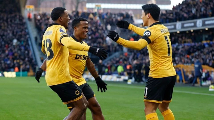 今晨阿斯顿维拉调整名单以备意大利杯，临场应变环节打磨，悬念犹存，赛程密集仍需轮换的简单介绍